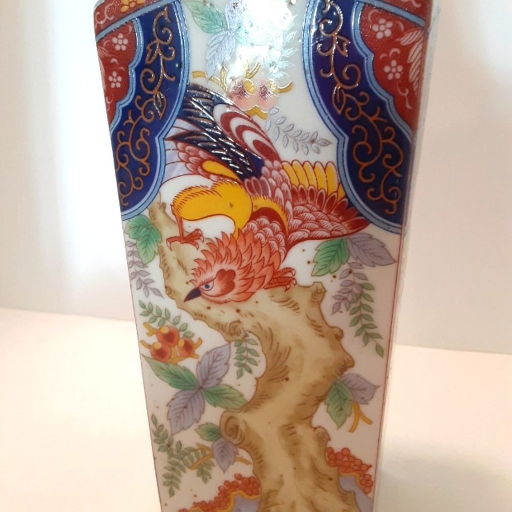 Japanese Imari Vase Golden Pheasants 10 in.